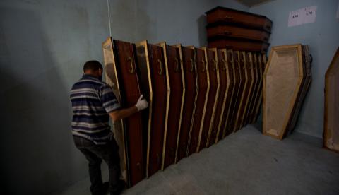 Pelo terceiro dia seguido, Manaus registra menos de 100 enterros 