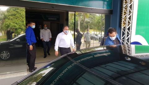 Ministro interino da Saúde não fala com imprensa durante visita a Manaus 