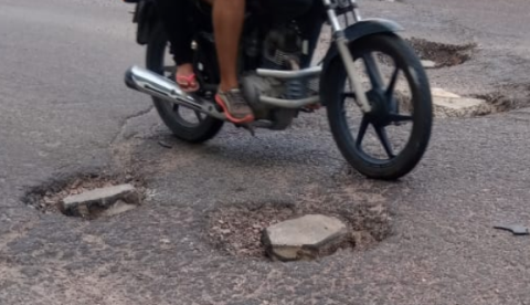 Idoso morre após cair de moto em movimento em avenida de Manaus