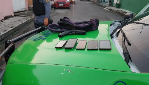 Com farda de empresa, dupla é presa ao ser flagrada fazendo arrastões pelas ruas de Manaus