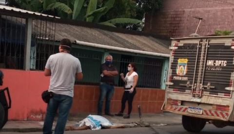 Homem morre ao colidir com barra de ferro e despencar de motocicleta em Manaus