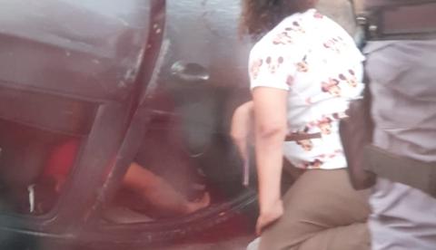 Acidente grave entre três carros deixa homem preso às ferragens em avenida de Manaus