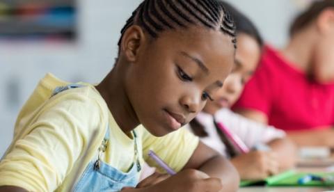 Especialistas falam sobre como lidar com preconceitos na fase escolar