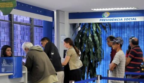 Agências do INSS voltam ao expediente presencial em julho