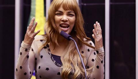 Punição com pimenta e suposta adoção ilegal; Flordelis se envolve em mais polêmicas