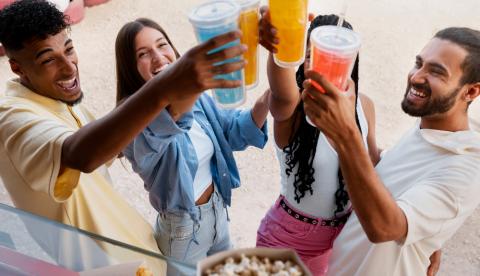 Combinação de energético e bebida alcoólica pode ser fatal; alerta especialista 