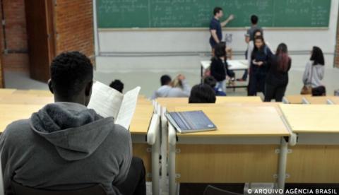 MEC e Capes abrem 7,8 mil vagas gratuitas de mestrado e doutorado para professores