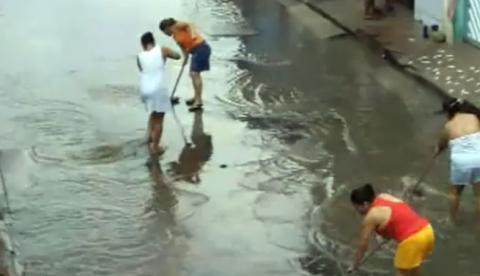 Chuva causa alagamentos em Manaus