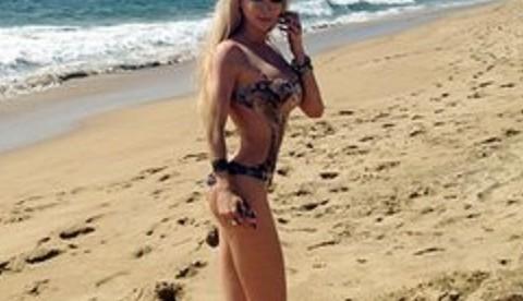  'Barbie Humana' volta a emagrecer e é criticada na web "pernas de gafanhoto"