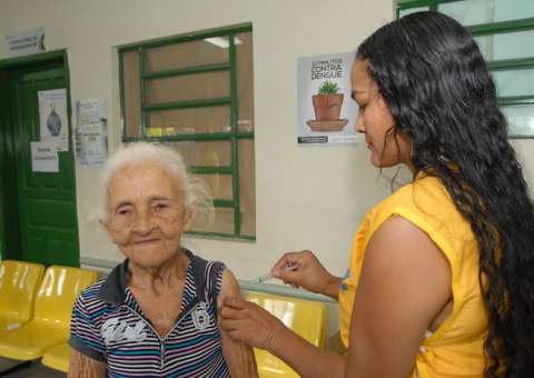 Cerca de 200 mil idosos e crianças vacinados contra a gripe em Manaus