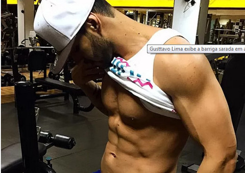 Mulher de Gusttavo Lima comenta selfie sensual 