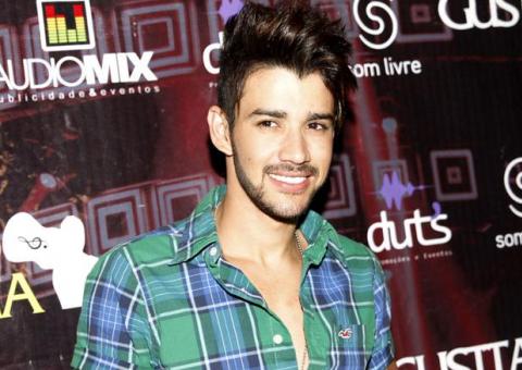 Após 3h de atraso, Gusttavo Lima fará show gratuito para se redimir