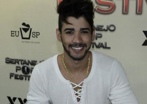 Após declaração, Gusttavo Lima se reúne com empresários