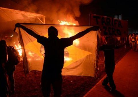 Governo brasileiro é pressionado por protestos históricos