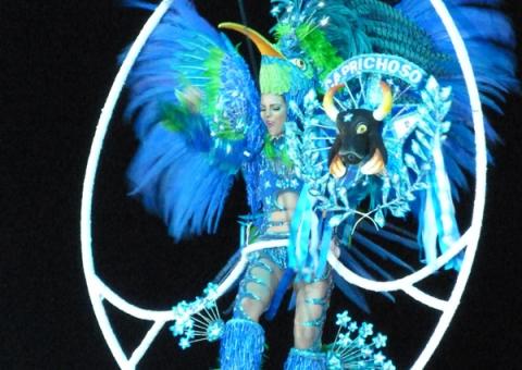 "Ninguém gosta mais desse boi do que eu". Veja  fotos da apresentação