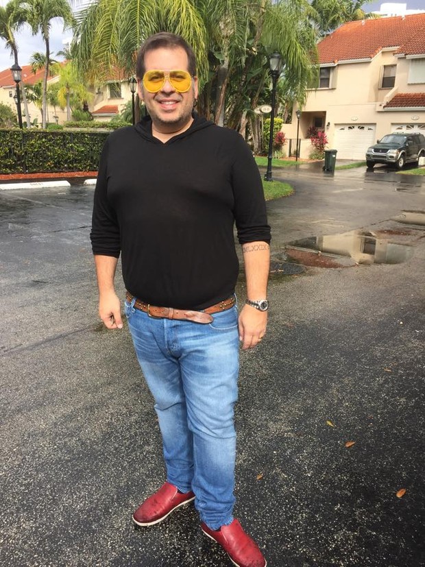 Com 30kg a menos, Leandro Hassum surge com nova silhueta