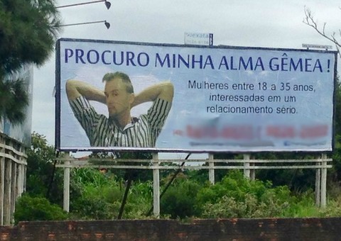 Homem se auto anuncia em outdoor à procura de namorada  