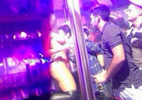 Vídeo mostra mulher que seria Andressa Urach fazendo strip