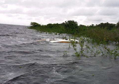 Hidroavião cai no Rio Negro. Quatro sobreviventes são resgatados