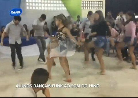 Alunos dançam o hino nacional em ritmo de funk