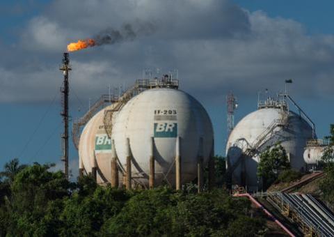 Brasil leiloa 72 blocos de gás natural e não-convencional em meio à polêmica