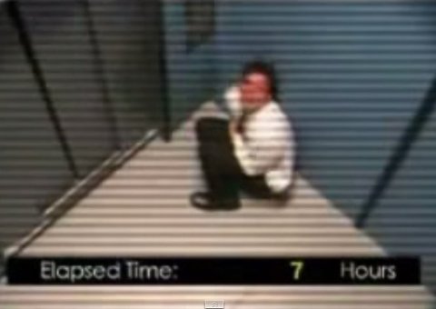 Homem com diarreia fica preso em elevador por 41 horas