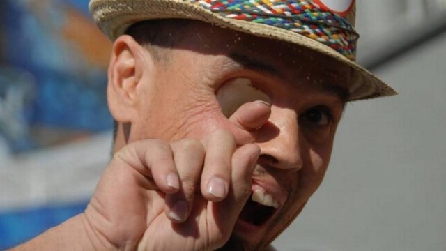 Americano sobrevive a câncer e atua como zumbi em shows em Las Vegas