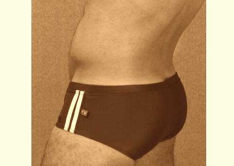 Indenização de R$ 20 mil por obrigar trabalhador a tirar roupa