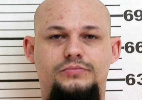 Homem mata amigo e guarda a cabeça do cadáver para conversar 