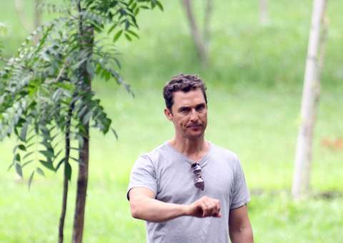  Matthew Macconaughey leva filhos ao zoológico em Minas Gerais