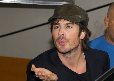  Atores de 'Vampire Diaries' fazem alegria de fãs no Brasil