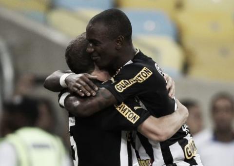 Botafogo marca no fim e vence Corinthians no Maracanã