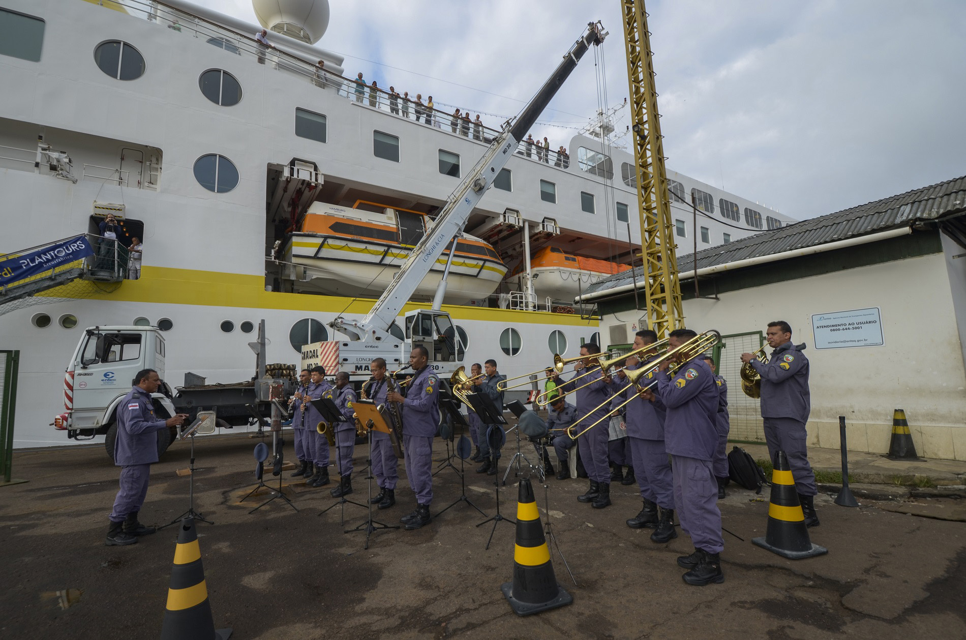 Manaus vai receber mais de mil turistas nesta sexta-feira