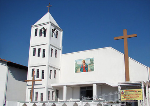 Ladrões arrombam e furtam igreja no centro