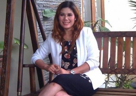 Mulher vende casa e oferece ela mesma como brinde