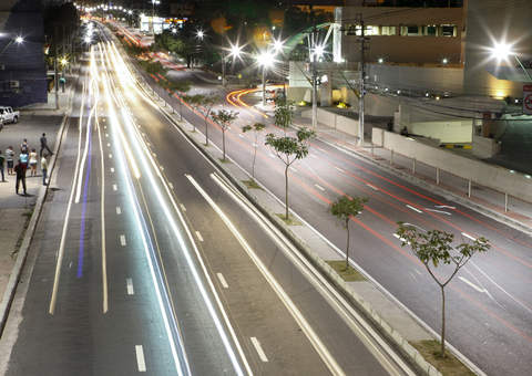 Mais de 2 mil lâmpadas de vapor metálico são substituídas por luminárias de LED