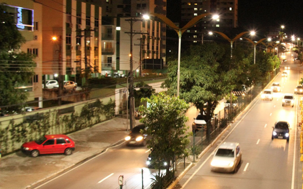 Iluminação a LED chega na avenida Umberto Calderaro Filho