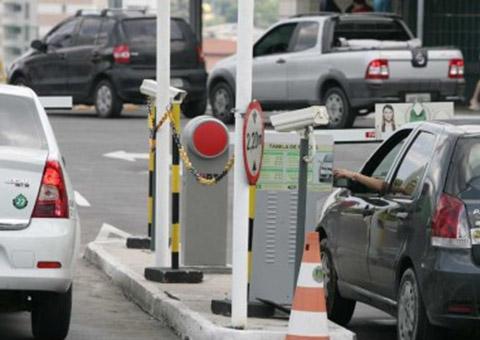 Cliente leva choque ao tentar retirar  ticket de cancela no Amazonas Shopping 