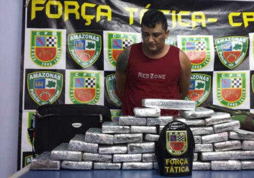 Homem é preso com droga durante patrulhamento