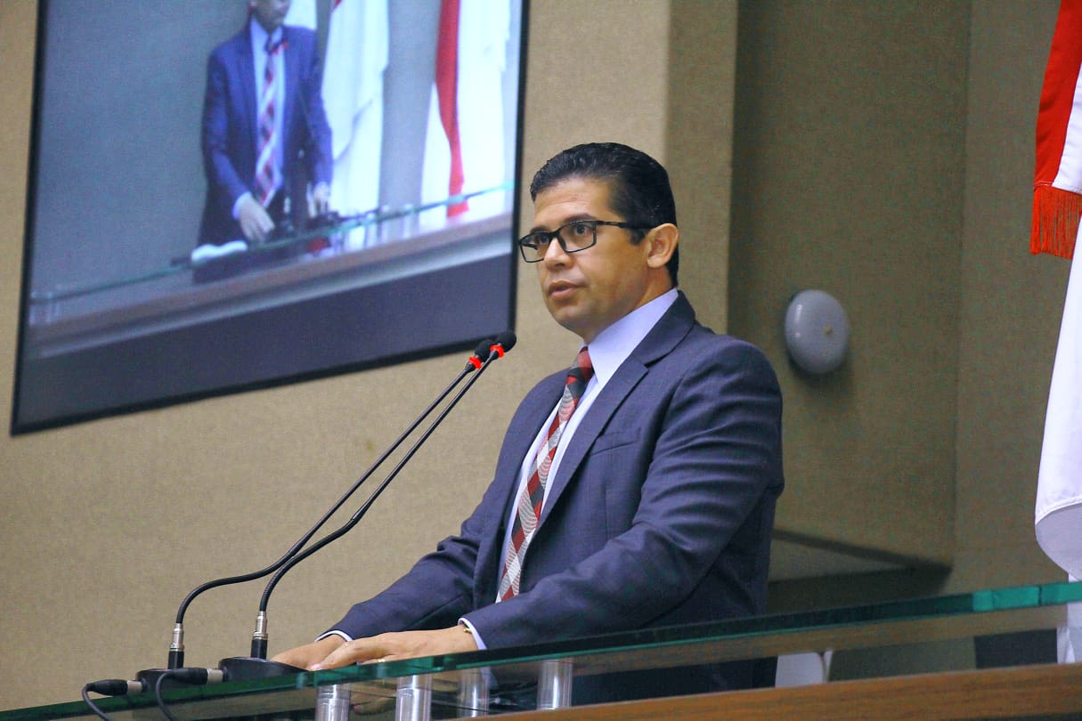 PL suspende corte de luz em comércios essenciais inadimplentes em Manaus