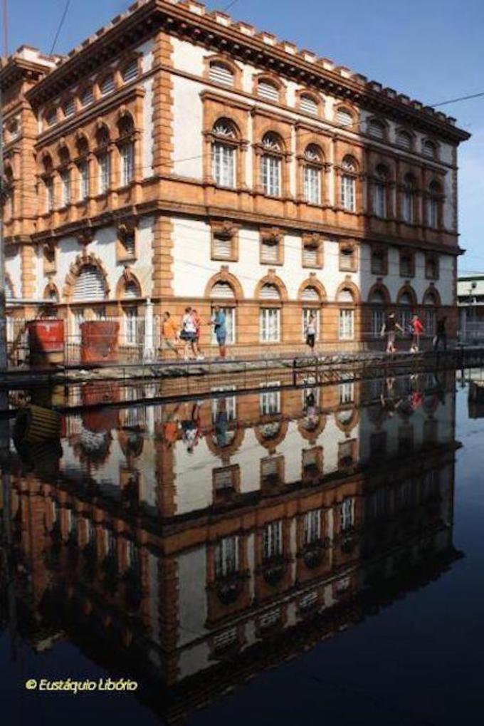 Na enchente de 2012, a Alfândega ficou ilhada - Foto:Eustáquio Libório/PH