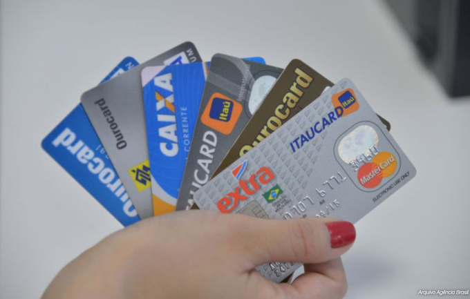 Re-estruturação de dívida é feita por usuários de cartões de crédito - Foto: Ag. BR/EBC