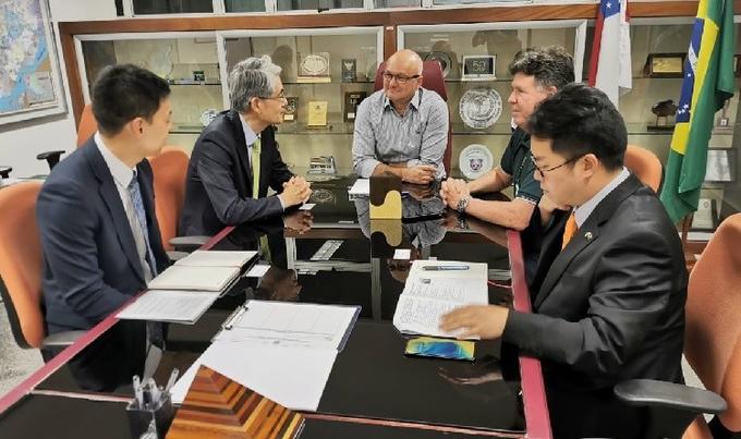 Embaixador da Coreia do Sul vê oportunidades em parceria de seu país na área de bioengenharia com a ZFM