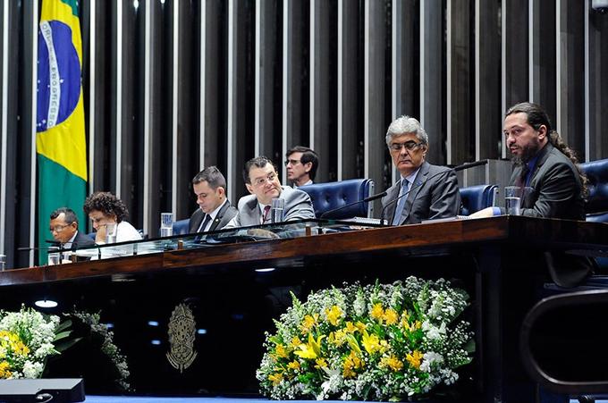 Legenda: Senador Eduardo Braga (MDB) lembra que pesca de pirarucu chegou a ser proibida - Foto: Jane de Araújo/Ag. Senado