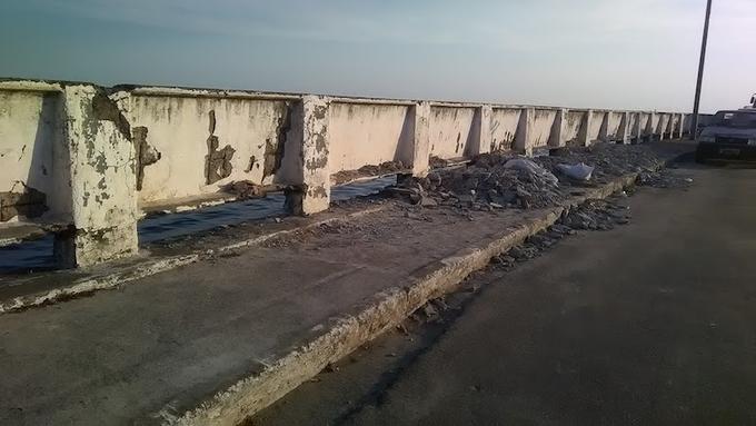 Parte das muretas de proteção estão sem conservação