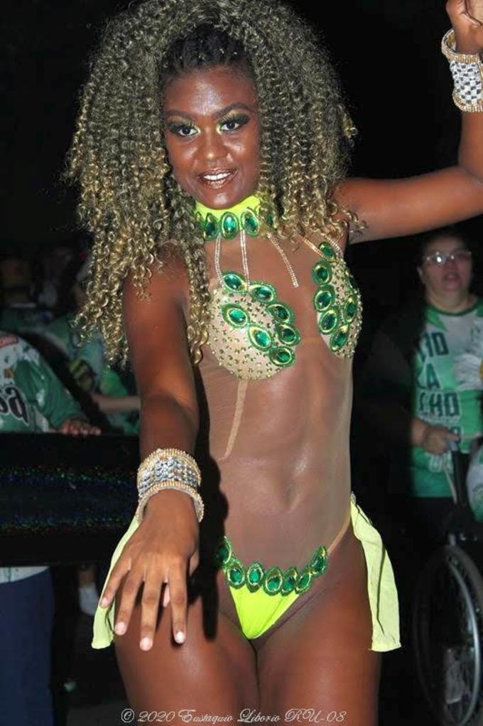 Thay Alves é samba no asfalto - Foto: Eustáquio Libório/Portal do Holanda