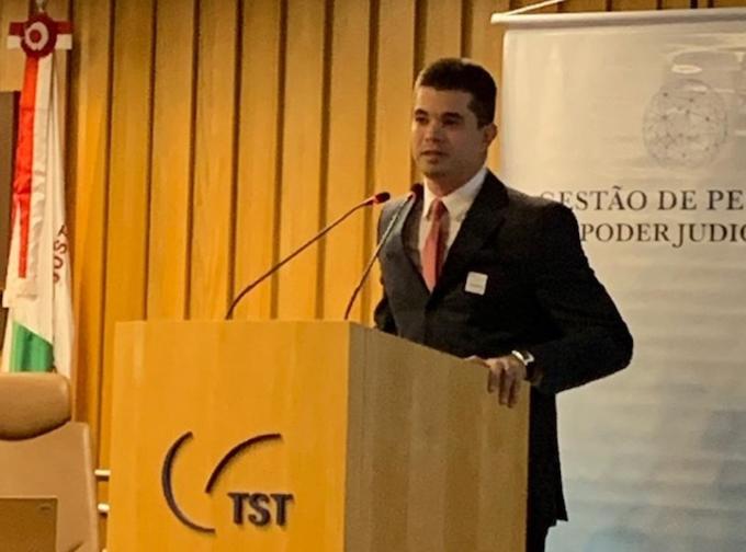 Mauro Saraiva, diretor de sua Divisão de Gestão de Pessoas - Foto: Márzia Rizzato