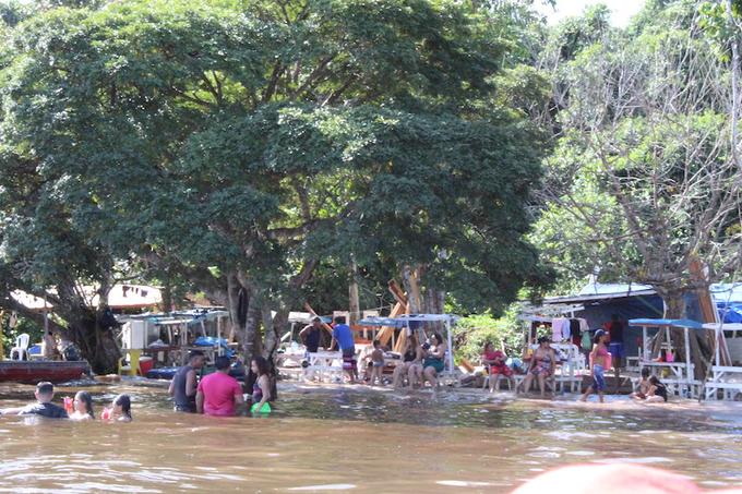 Na Praia da Lua, a ausência da areia não fez falta para quem foi ali se divertir - Foto: Eustáquio Libório/Portal do Holanda