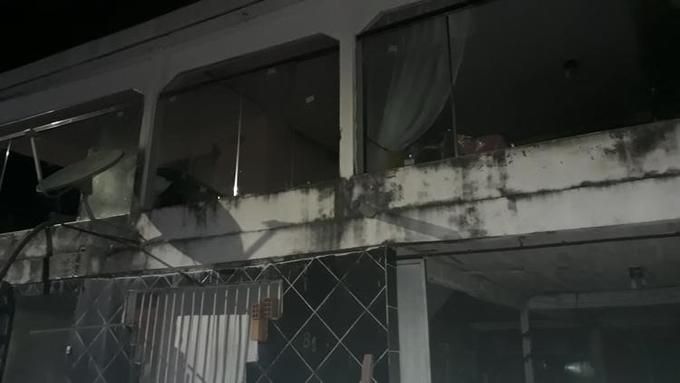 Casa atingida no incêndio / Foto: Caio Guarlotte - Portal do Holanda