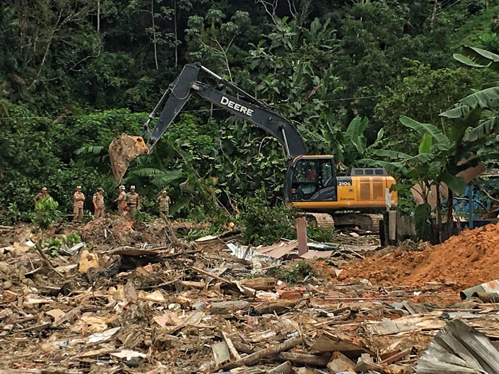 Bombeiros acompanharam resgate durante toda a manh&atilde;